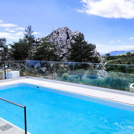Villa M - Villa With Private Pool And Yard Anatolí Екстериор снимка